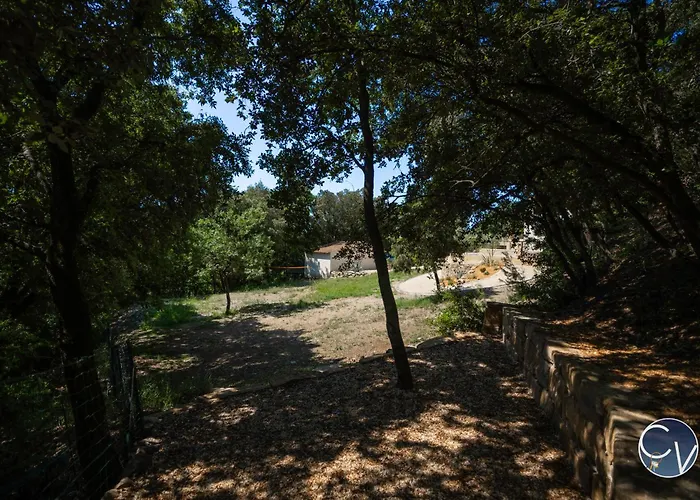 Charming House Near Uzes 펜션