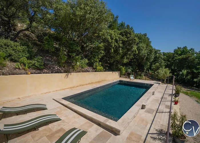 Charming House Near Uzes 펜션