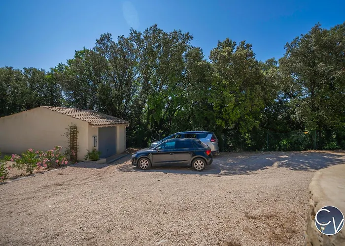 Charming House Near Uzes 펜션 *