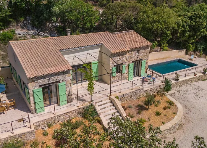 Charming House Near Uzes 펜션